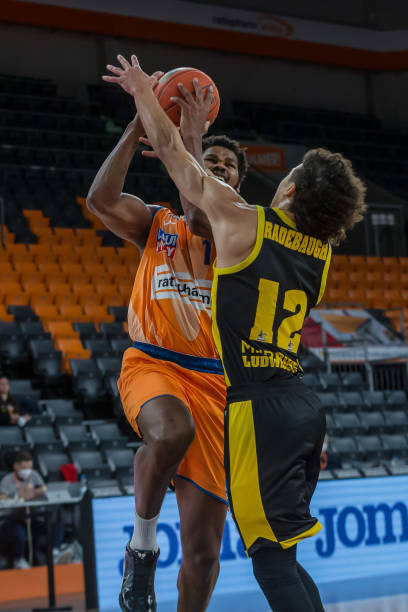 调整策略以 调整策略以