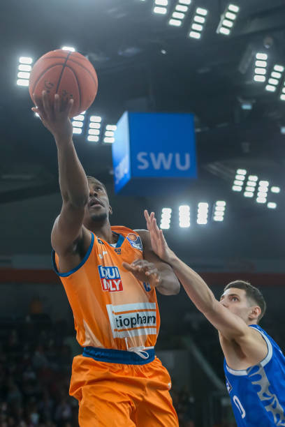 到他在投篮 到他在投篮